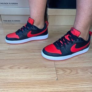 Nike Court borough Low 2 (Size 7 in women) 5.5Y